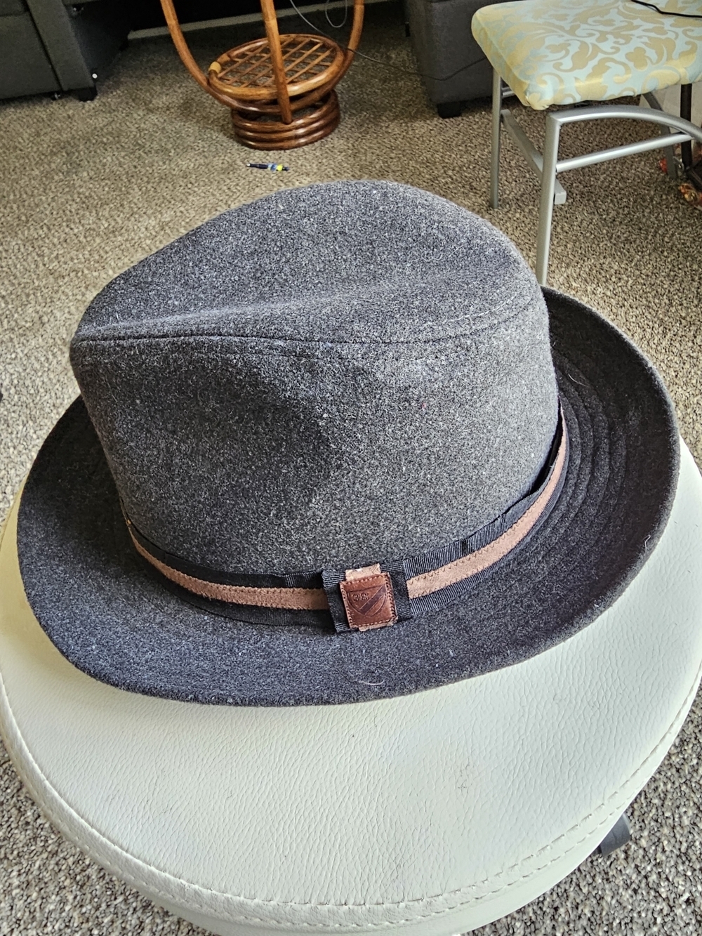 Cremieux Collection charcoal hat is size S/M